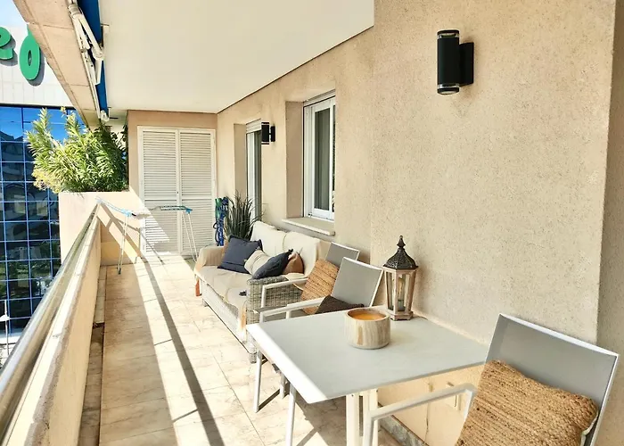 Exclusive Puerto Banus Beach Apartment Free Parking Wifi & Swimming Pool
